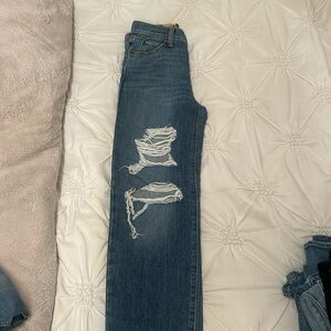 Levi’s midrise straight leg 94 baggie size 23 length 31 never worn jeans
